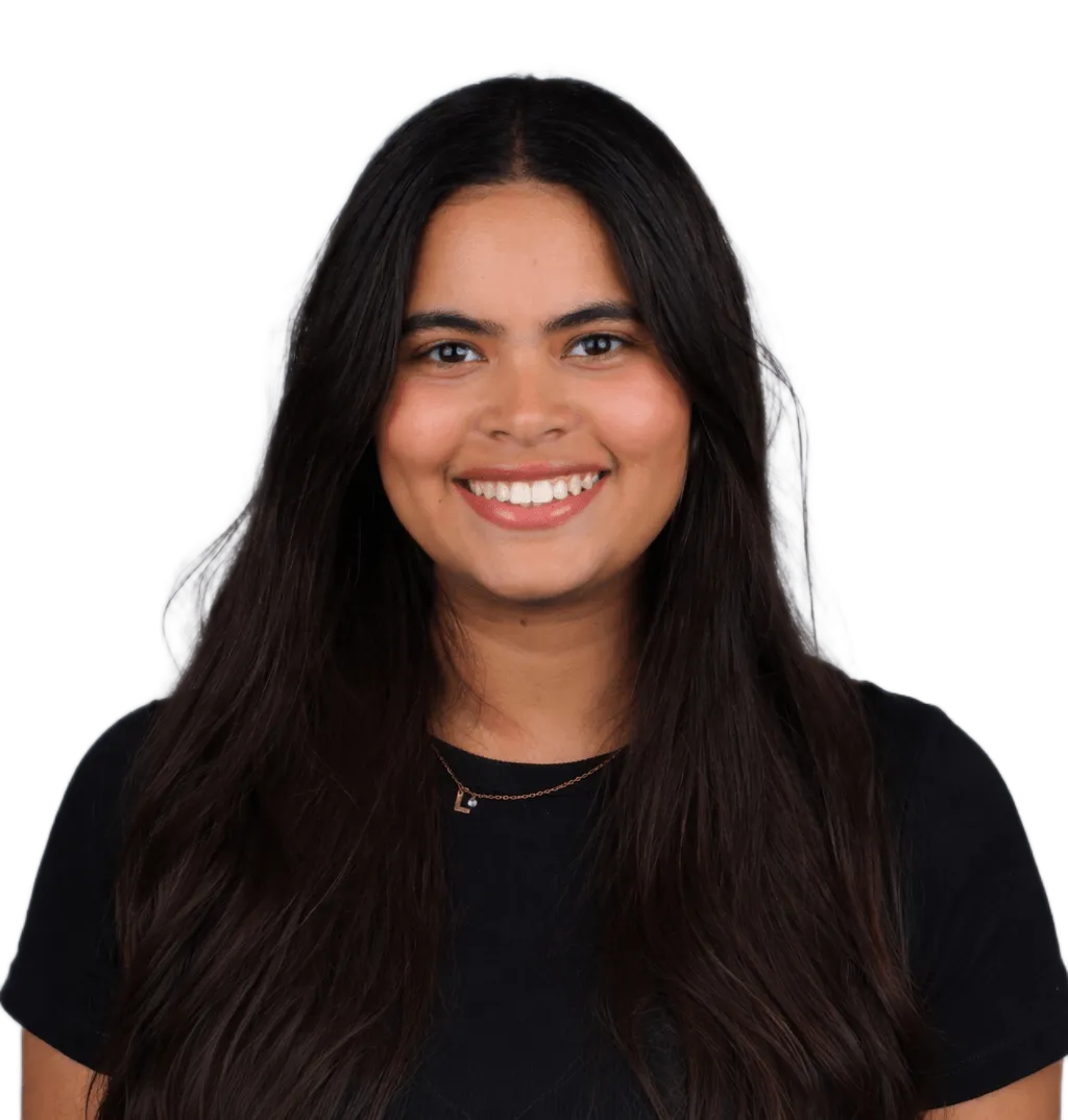 Paciente sorrindo com aparelho invisível - OdontoZ